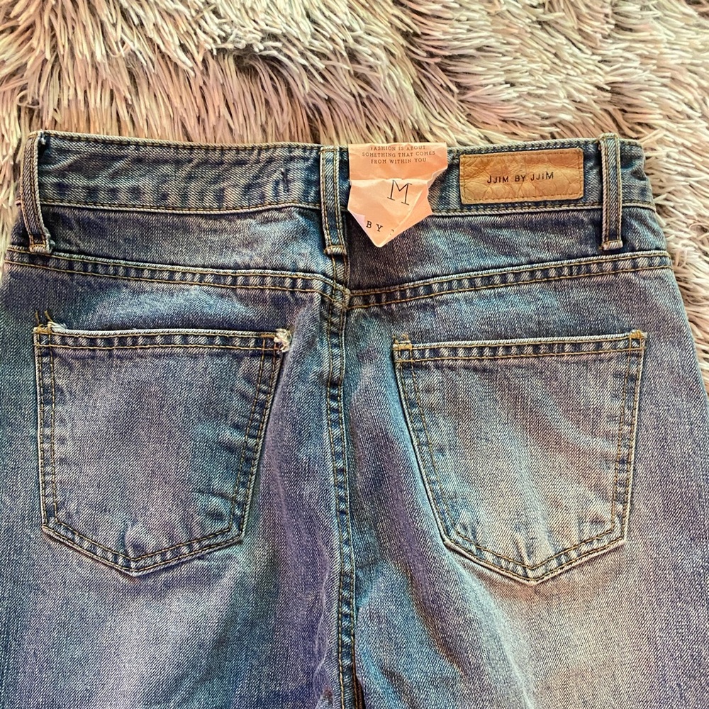 Destroyed Mom Jeans - Picture 4 of 6